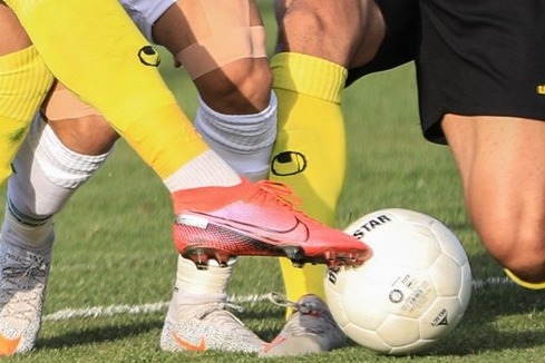  پزشک تیم میهمان بازیکن تیم میزبان را از مرگ نجات داد