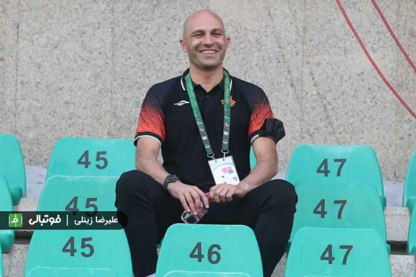 اتفاق عجیب در بازی سایپا و فولاد؛ مربی محروم، تیم را تمرین داد عکس