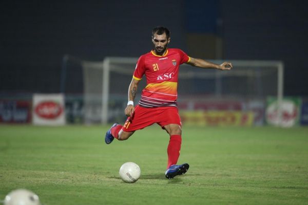 عارف آقاسی در گفتوگو با فوتبالی اشتباهات داوری امان تیم ما را بریده است