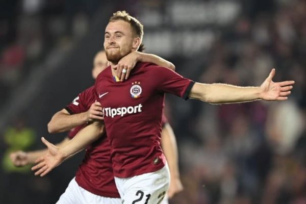 هافبک سابق اسپارتاپراگ راهی سپاهان می شود