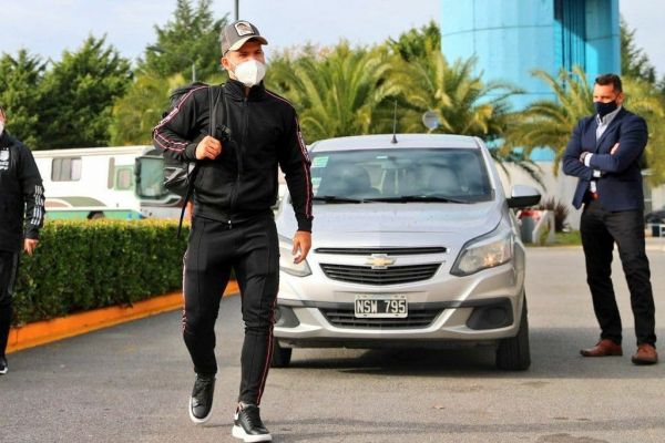  عکس؛ رفتن آگوئرو به آرژانتین پس از معارفه در بارسلونا