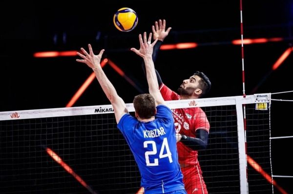 حسینی مقابل ژاپن، ذلیل بازی کردیم میتوانستیم روسیه را ببریم