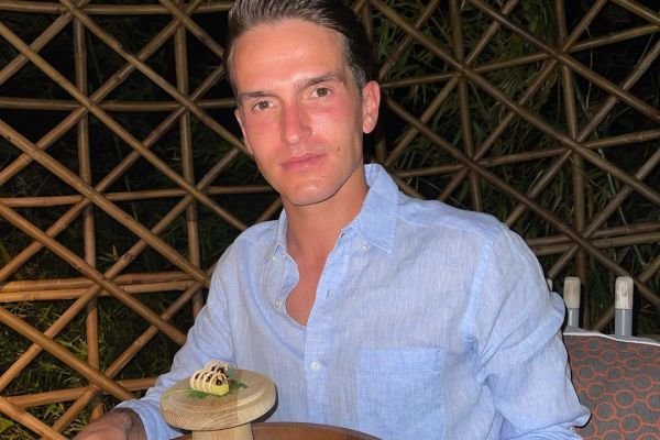 عکس؛ تعطیلات بازیکن سابق بارسلونا در یکی از زیباترین مکانهای دنیا