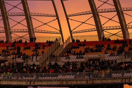  لیگ ۲۱ فوتبال ایران با حضور تماشاگران