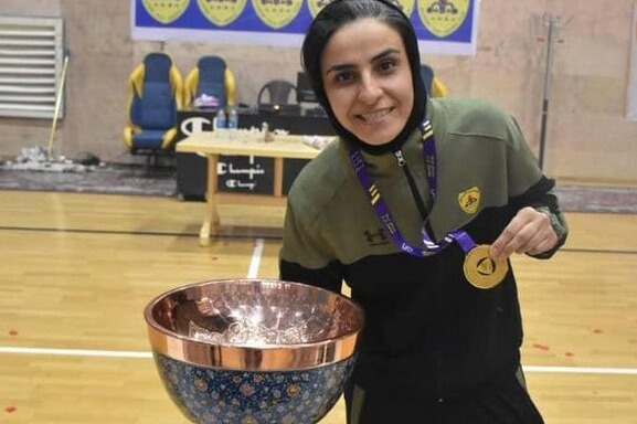  سرمربی تیم فوتسال بانوان پالایش نفت آبادان  قهرمانی تیمم را زیر سوال نبرند   دستمزدها در فوتسال بانوان و آقایان صفر به ۱۰۰ است
