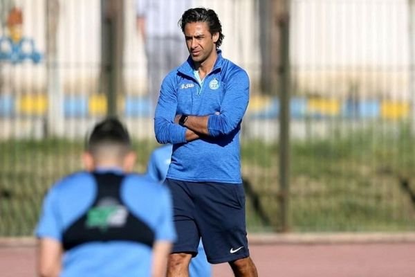 صحبتهای فرهاد مجیدی با بازیکنانش در تمرین امیدوارم مشکلات مالی استقلال حل شود