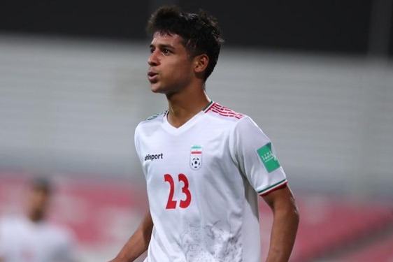 قایدی همه میگویند مثل خداداد عزیزی بازی میکنم