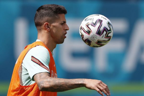 خبر ناخوشایند برای تیم ملی پرتغال وداع مدافع سیتی با یورو