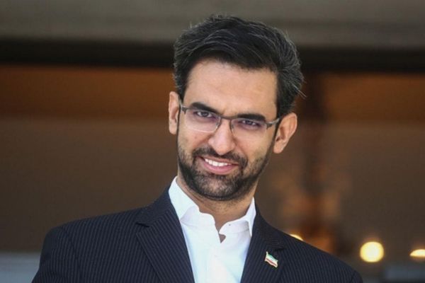  کری‌خوانی وزیر ارتباطات به بهانه دربی در جام حذفی