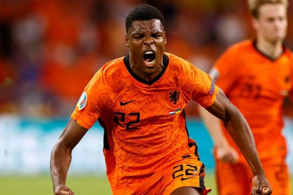 دی بوئر پس از پیروزی برابر اوکراین به بازیکنانم افتخار میکنم