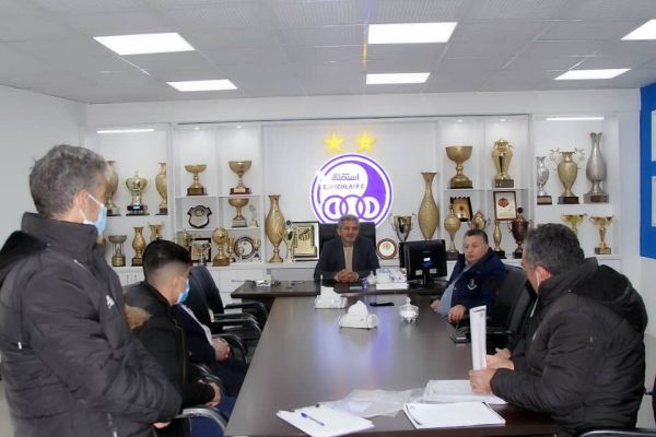 ادامه افشاگریهای فریادشیران پیشکسوت دلال و پادوی من، بازيكن آكادمى را بردند تا قليان بکشد