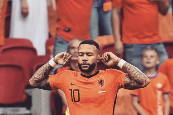  عکسی جالب از خوشحالی دیپای؛ وقتی یک هوادار با او هماهنگ است