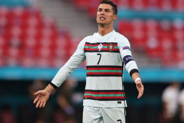 یواخیم لوو از رونالدو کارهای بیشتری نسبت به جابهجایی کوکاکولا برمیآید