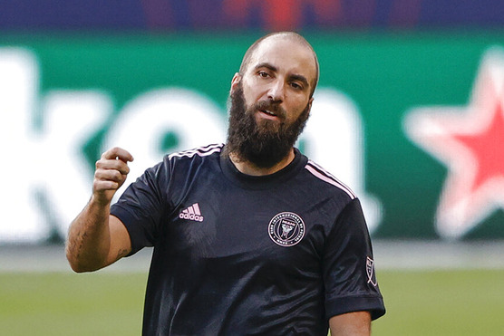  هیگواین  مسی لیاقتش را دارد که با آرژانتین قهرمان شود