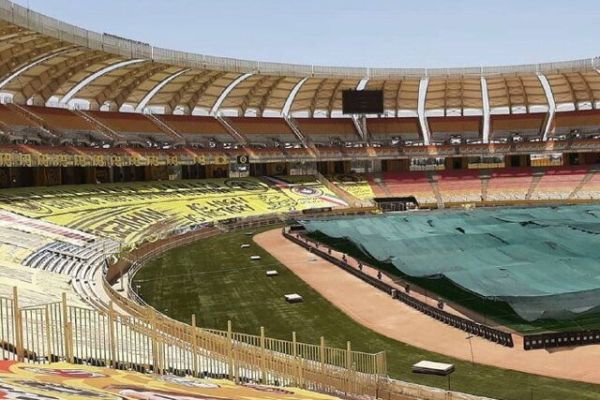 ابتکار اصفهانیها برای نگهداری چمن نقش جهان + عکس