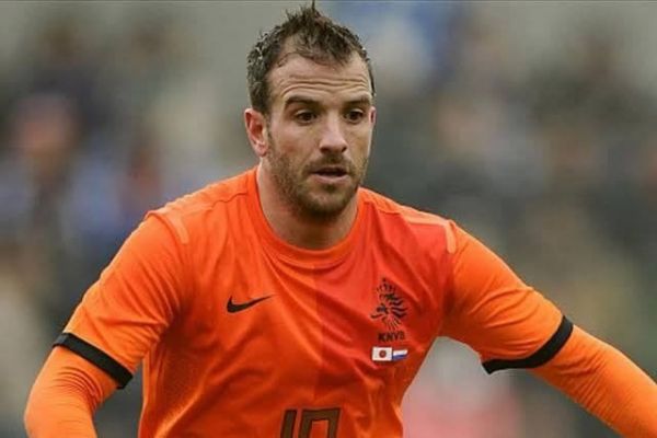 انتقادی تند از انریکه اسپانیا توپ را فقط از اینور با آنور پاس میدهد