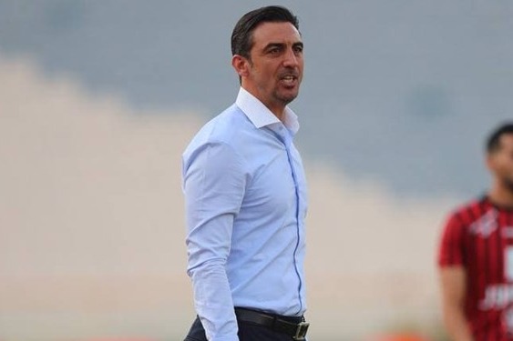 حاشیه دیدار استقلال و پدیده عصبانیت شدید رحمتی از چند بازیکن تیمش برخورد گرم قایدی با سرمربی پدیده