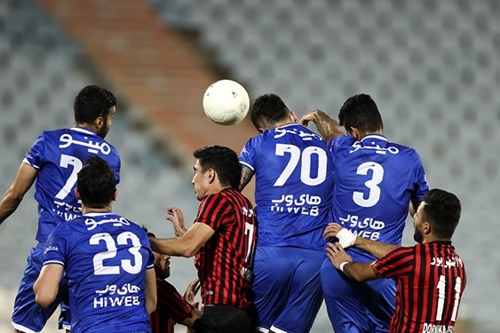 حاشیه دیدار استقلال و پدیده بازیکن پدیده دچار افت فشار شد توقف دوباره بازی به دلیل ضعف نور ورزشگاه