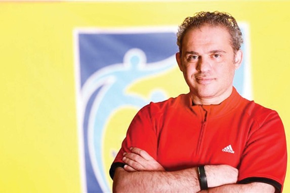 مظفری غلامی قضاوتی متوسط در یک بازی آسان داشت برخورد توپ با بازیکن استقلال پنالتی نبود