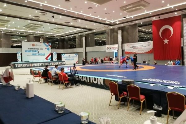  تأیید تست کرونای مثبت ۳۰ کشتی‌گیر پس از تغییر آزمایشگاه