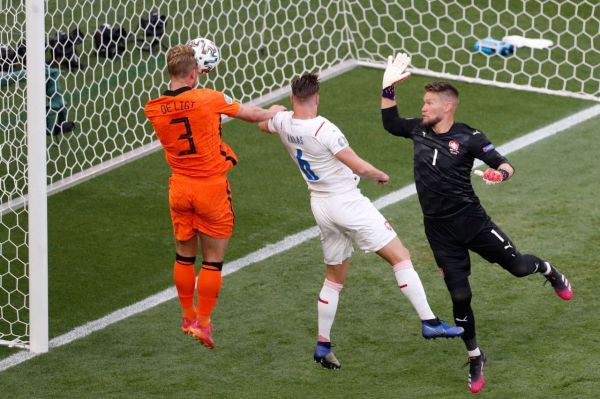  عکس؛ شب افتضاح دلیخت با خراب کردن دروازه خالی و اخراج