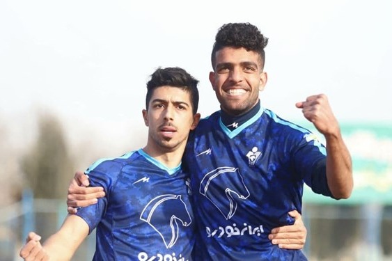 مدافع پیکان 6 بخیه خوردم اما بازیکن نفت یک تذکر هم نگرفت