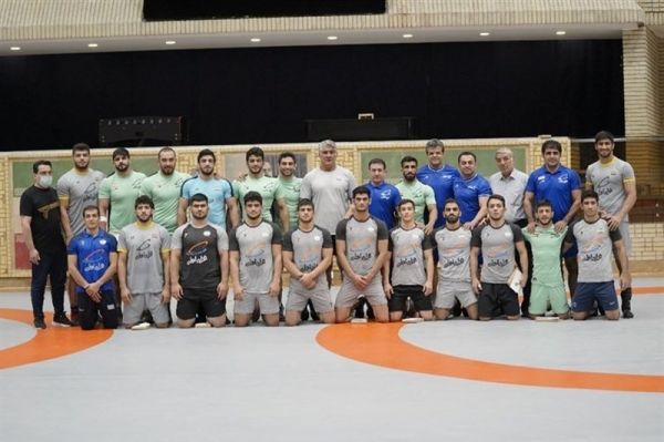 هدیه ۳ هزار دلاری علیرضا حیدری به ملیپوشان کشتی در روز غیبت دبیر