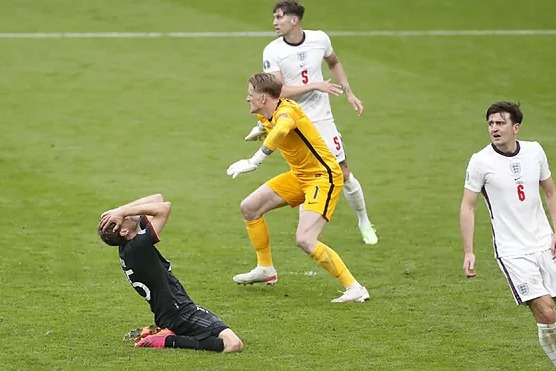  لینکر  عبارت «آلمانی‌ها همیشه برنده‌اند» را دفن کنید