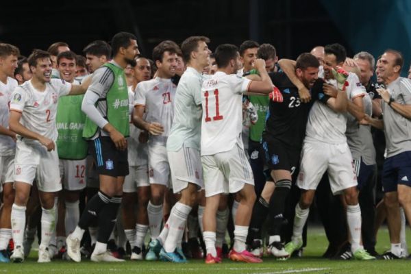  سوئیس 1 1 - 3 1 اسپانیا؛ ماتادورها به سختی به مرحله نیمه نهایی صعود کردند