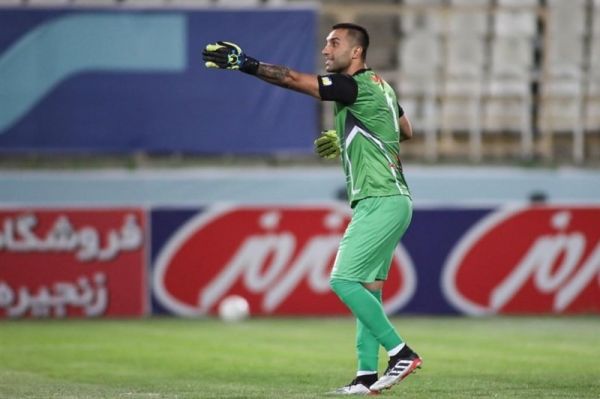 فلاحزاده صنعت نفت شرایط وحشتناکی داشت و هیچ مربی هدایت آن را قبول نمیکرد شانس قهرمانی سپاهان بیشتر است