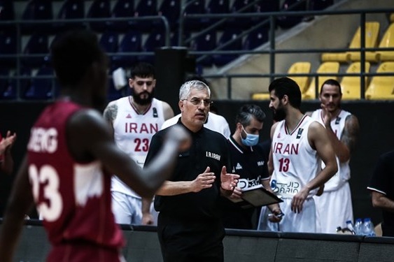 کارشناس بسکتبال توجه زیاد شاهینطبع به دورگهها بازی سایر بازیکنان را هم خراب کرده است