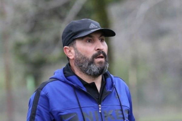 لطیفی کسی انتظار نداشت نود را در لیگ دسته اول حفظ کنیم شنیدم یکی از مربیان با بازیکنان سایر تیمها تماس میگیرد