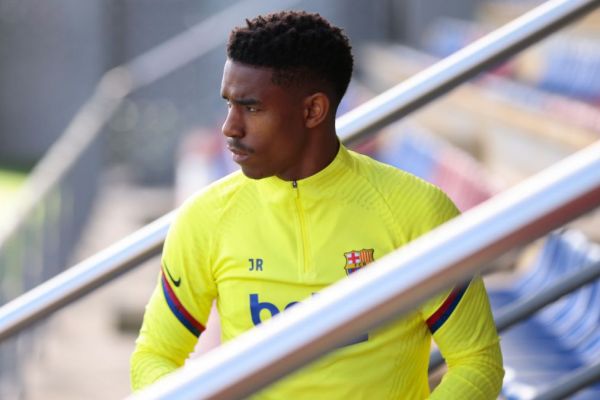 رسمی؛ دفاع چپ بارسلونا با 15 میلیون یورو به لیدز پیوست