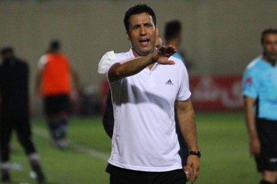 حاشیه بازی پیکان و سپاهان بازیکنان پیکان به رختکن نرفتند صحبتهای تارتار با بازیکنان در وسط زمین چمن