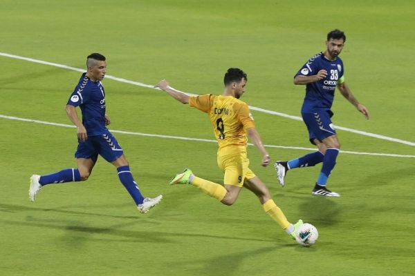 منتظری در قطر ماندنی شد