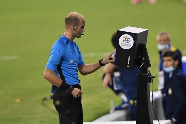 عبدالقادر فیفا ورزشگاههای کشورهای میزبان انتخابی جام جهانی را به سیستم VAR مجهز میکند