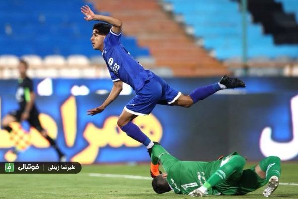  عكس نوشت  استقلال روی شاخ قایدی