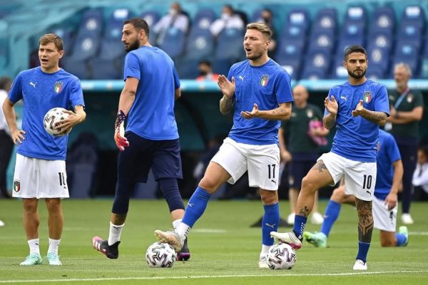 واکنش مدیر برنامه ایموبیله به انتقادات حملات رسانه ها خط دهی شده است