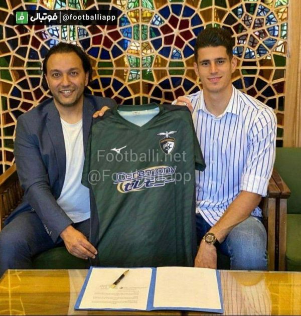  اختصاصی فوتبالی  پیام نیازمند با پیراهن تیم پورتیموننزه پرتغال پس از امضای قرارداد