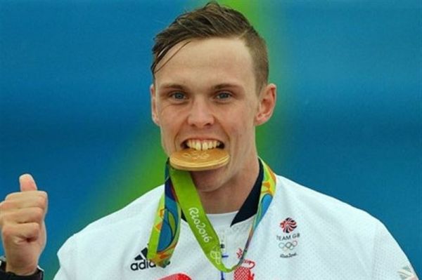 المپیک ۲۰۲۰ توکیو چرا ورزشکاران مدالهایشان را گاز میگیرند مدالها واقعا از طلا ساخته شده است