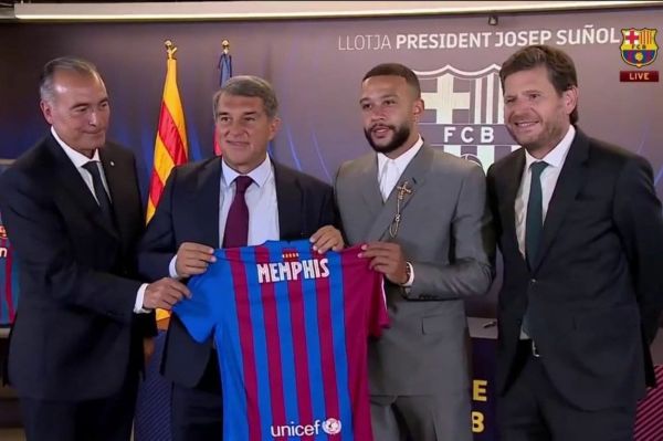  عکس  معارفه ممفیس دپای در بارسلونا؛ همچنان بدون شماره