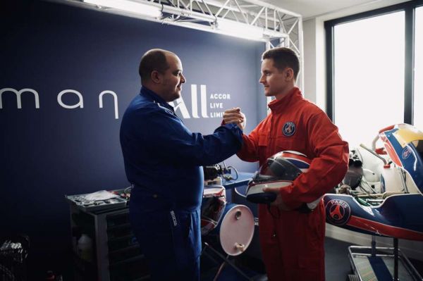 هافبک پاری سن ژرمن راموس یک اسطوره و رهبر واقعی است