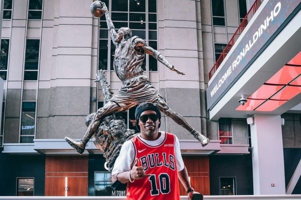  تصاویر رونالدینیو و جردن؛ عکس یادگاری اسطوره‌ ها کنار هم