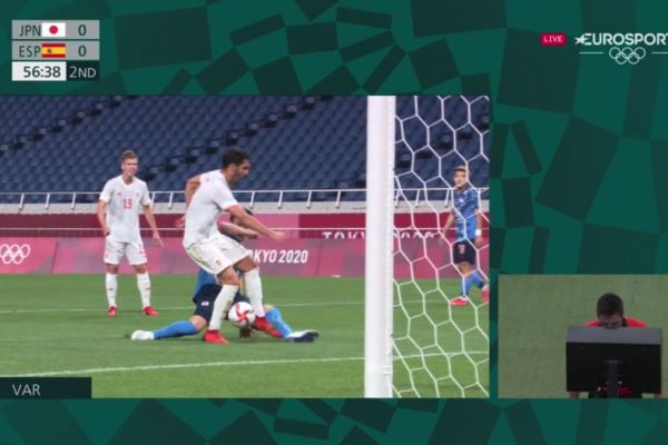 تصمیم جنجالی در بازی اسپانیا و ژاپن؛ موقعیت گل از دست رفت