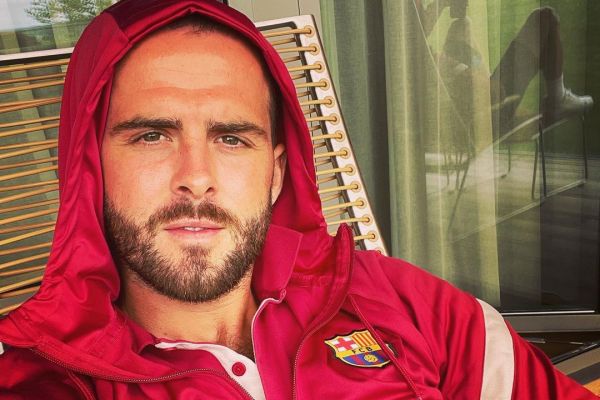 سلفی و پیام رمزی هافبک بارسلونا وداع کرد