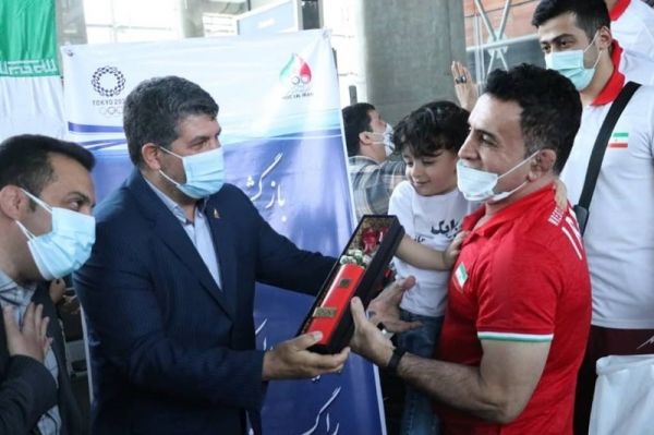 المپیک توکیو ۲۰۲۰ تیمهای ملی کشتی فرنگی و وزنهبرداری وارد تهران شدند