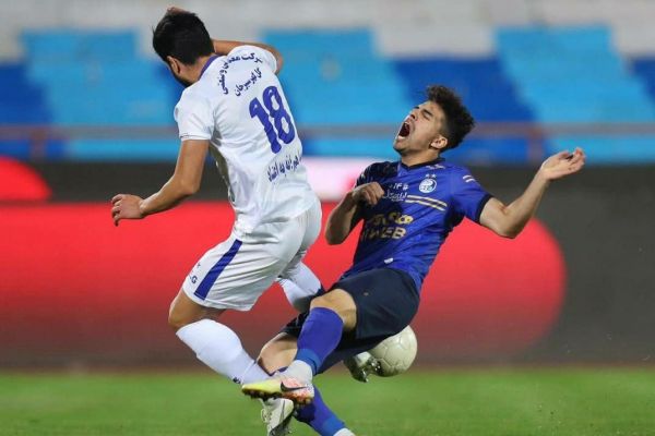 عکس نوشت تنها جايى كه زكى پور به كار استقلال آمد