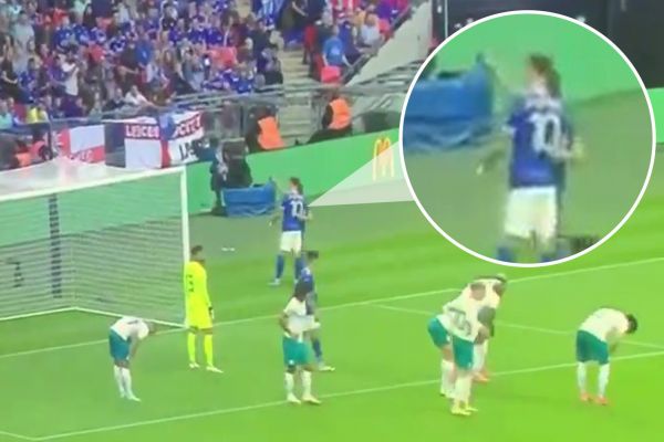 سلفی جالب ستاره لسترسیتی با یک هوادار در حین سوپرجام انگلیس