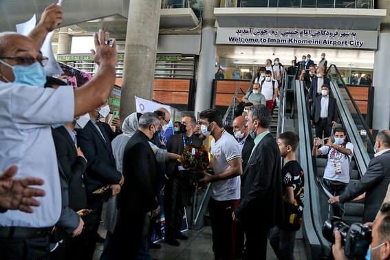  بازگشت تیم ملی کشتی آزاد به ایران  غلامرضا محمدی در مراسم استقبال حاضر نشد