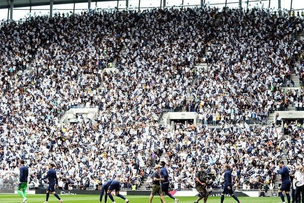  نمای دیدنی هواداران تاتنهام با شعار معروف پیش از بازی با منچسترسیتی